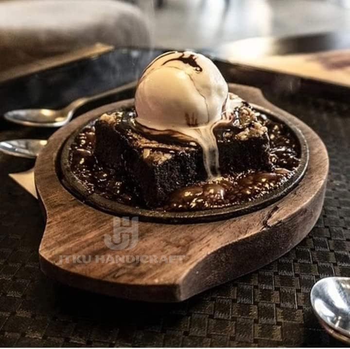 Kraftsone  Small Dessert Serving Plate Brownie Sizzler Tray with Wooden Base, 5x5 inch (Pack of 1)