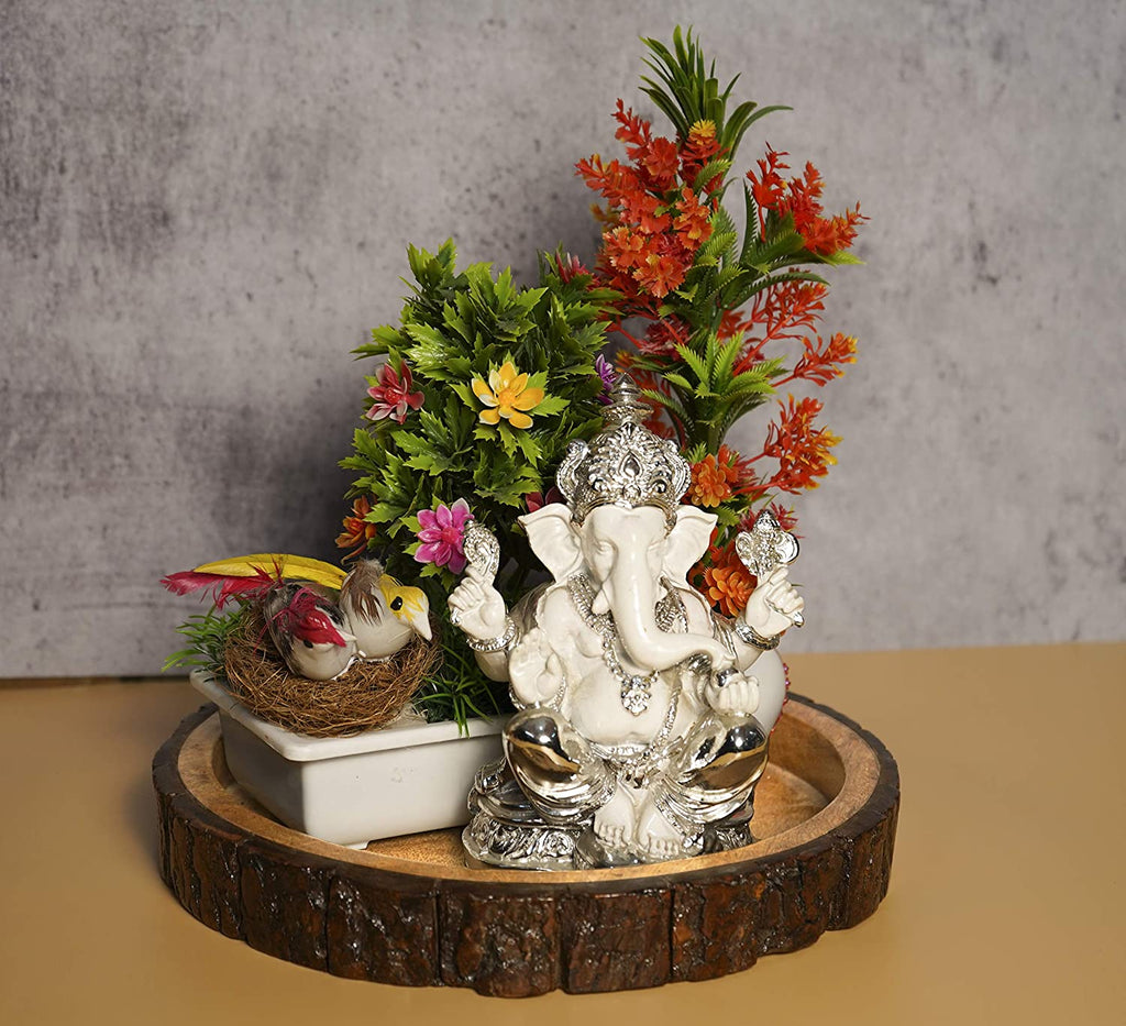 ganesh on wooden tray