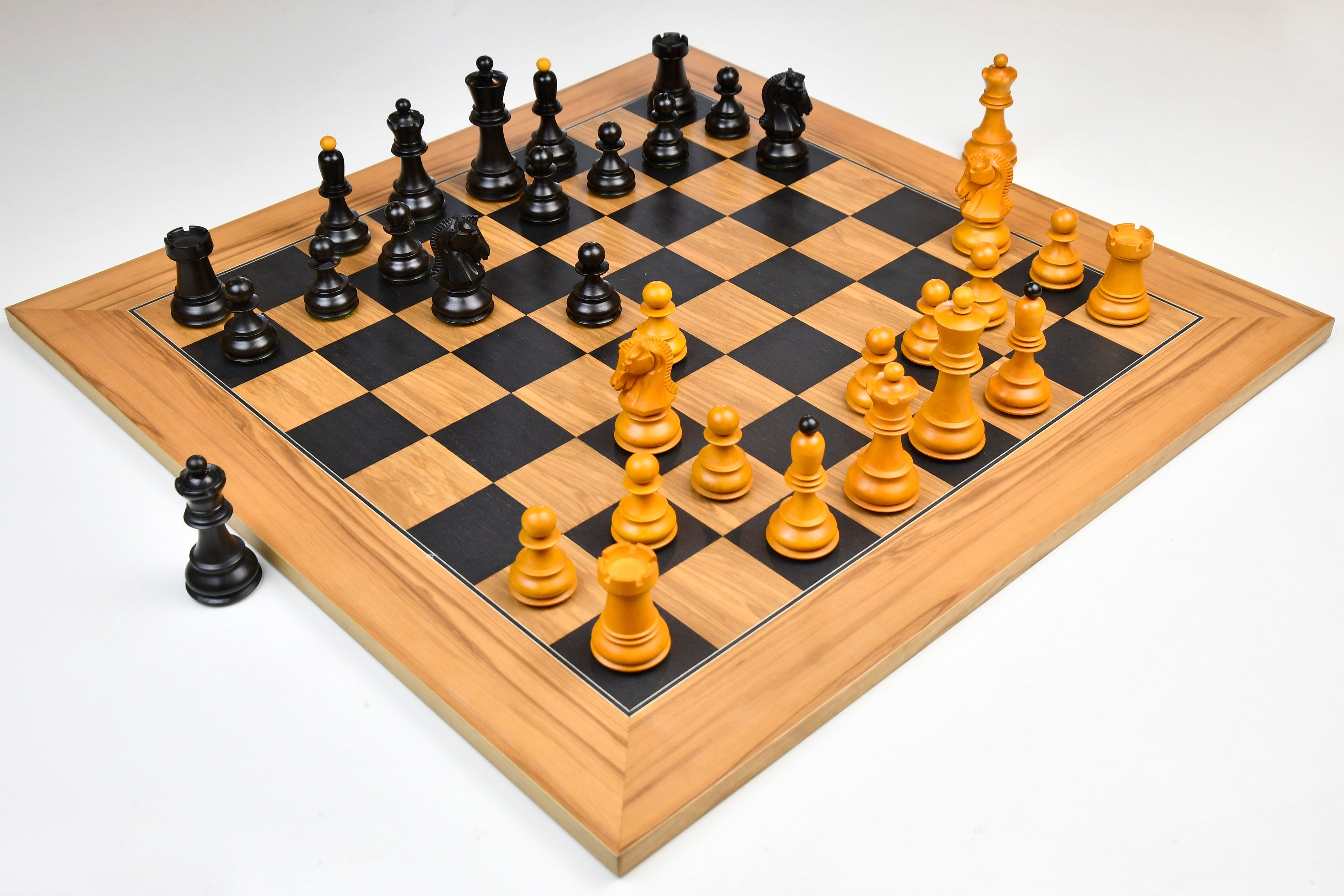 Combo Of 1950 Reproduced Dubrovnik Bobby Fischer Chessmen Version 3.0 In Ebonized & Antiqued Boxwood - 3.7" King With Chess Board