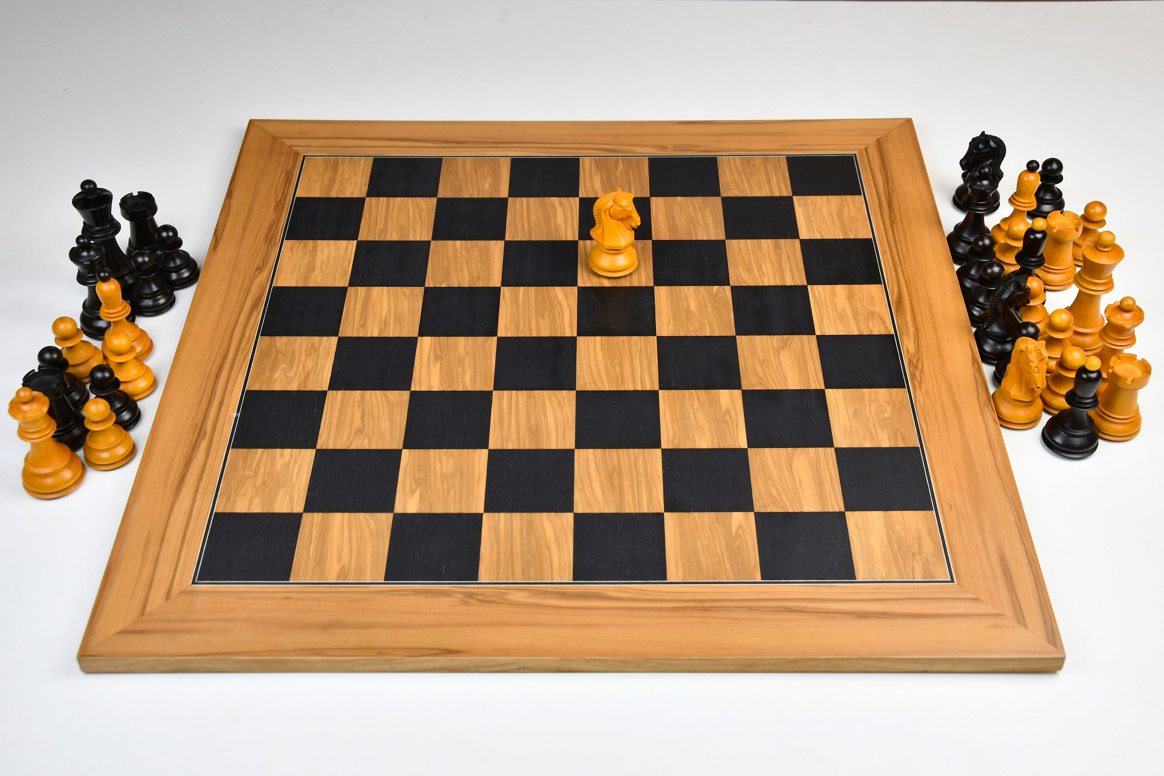 Combo Of 1950 Reproduced Dubrovnik Bobby Fischer Chessmen Version 3.0 In Ebonized & Antiqued Boxwood - 3.7" King With Chess Board